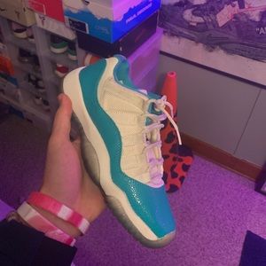 Jordan 11 Aqua Size 4.5Y, 6W